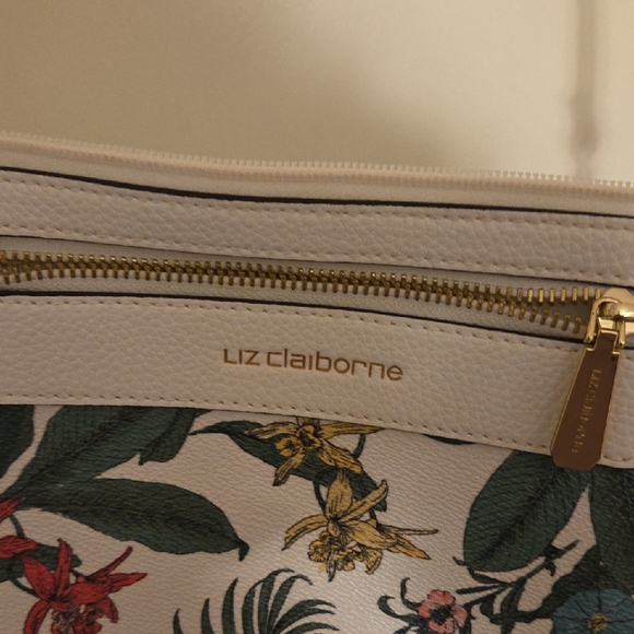 Floral Crossbody Bag in White - Picture 2 of 7